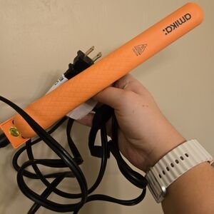 Amika Hair Straightener